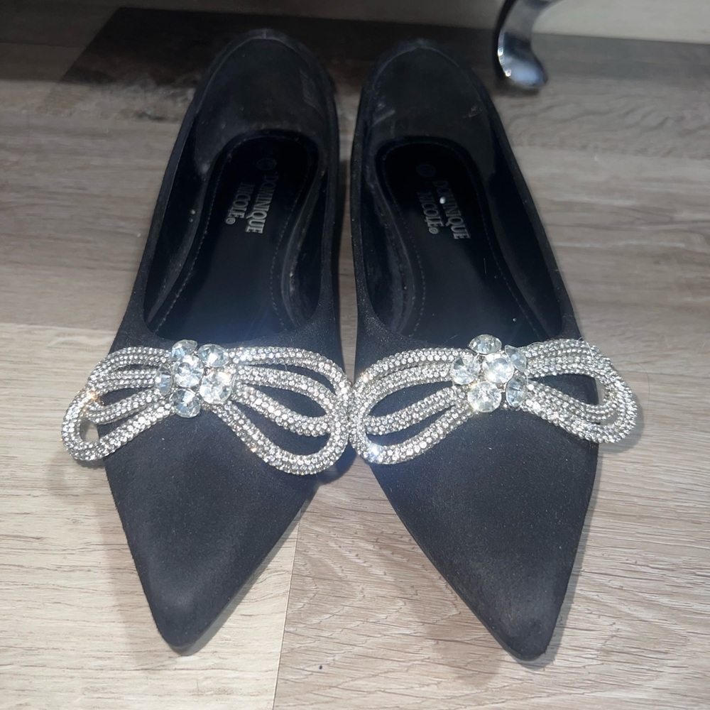 Elegant Black Women's Shoes with Rhinestone Embellishment